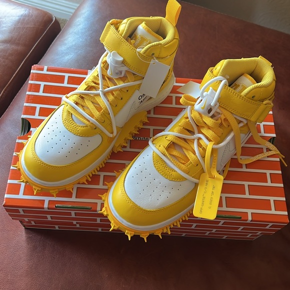 New in Box Nike Af1 Mid White and Varsity Maize C/O Off -White size 8.5/10 wm - Picture 3 of 8